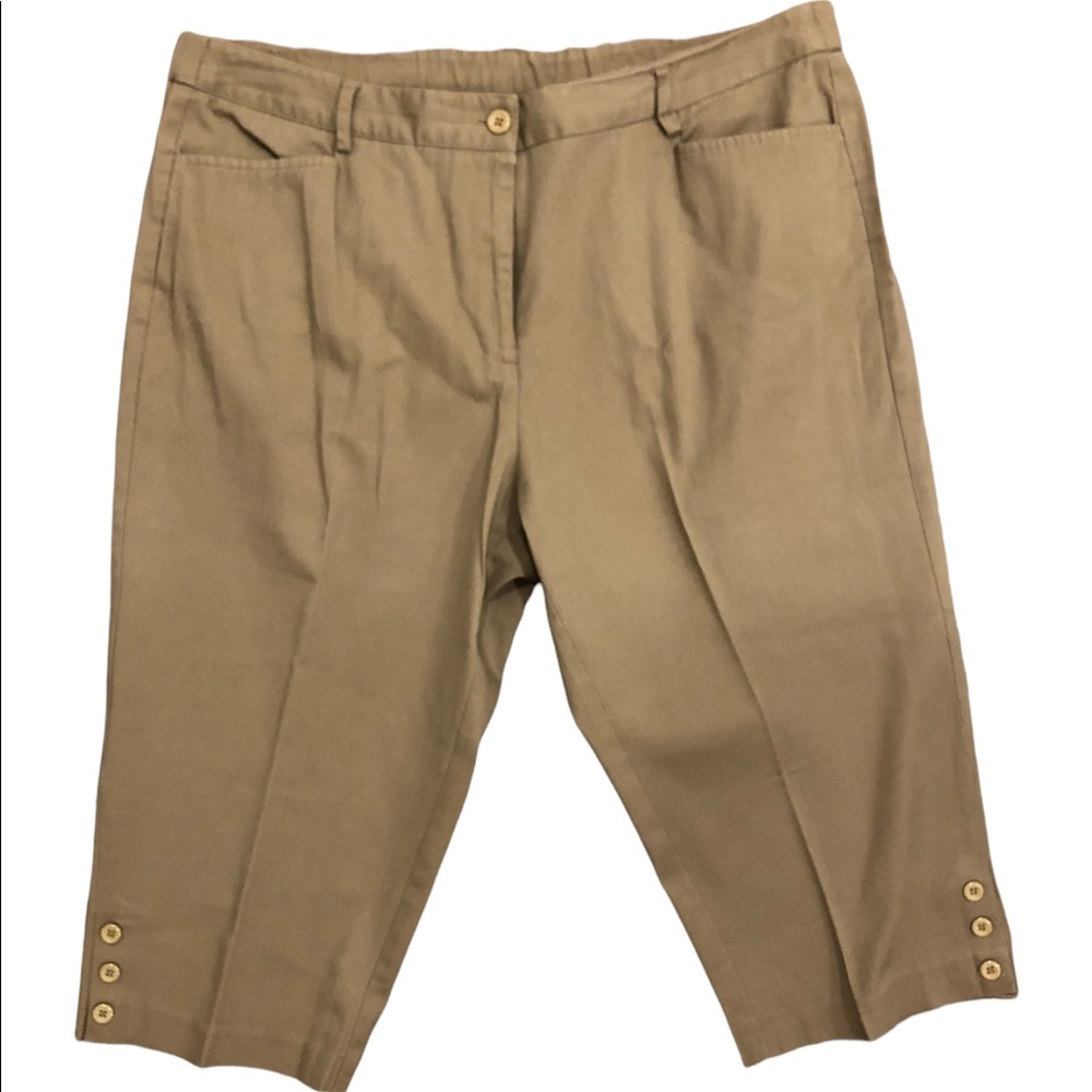 Ninety Woman Capris Size 18 W